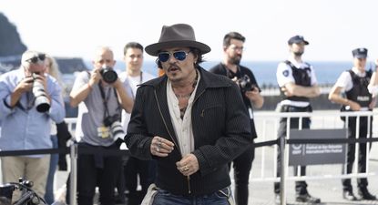 Johnny Depp posa tras presentar su película Modi, three days on the wing of madness en la 72 edición del Festival de Cine de San Sebastián. EFE