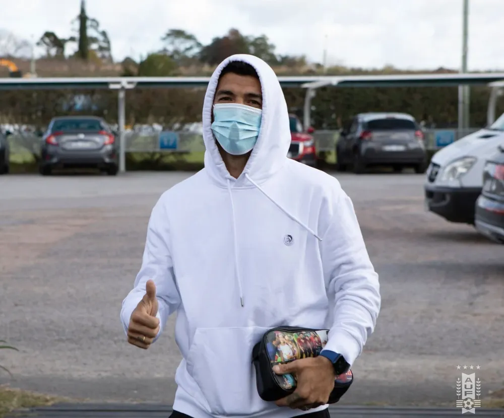 Luis Suárez llegó al Complejo Uruguay Celeste y se sumó a los entrenamientos de la selección nacional