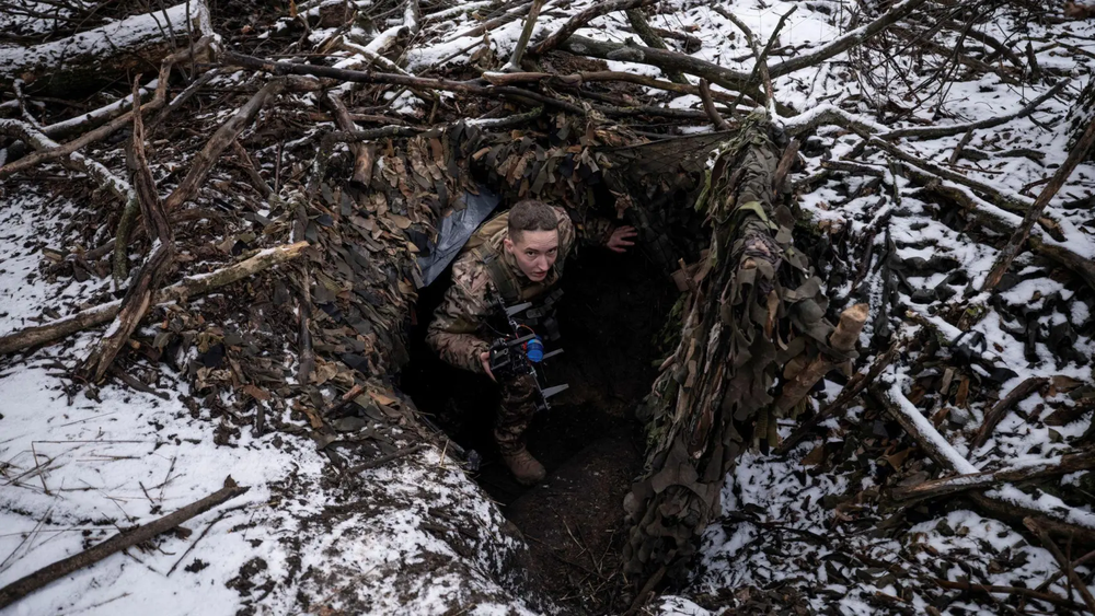Soldado ucraniano en el frente de Donetsk