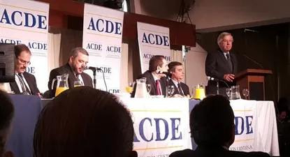 MEF apela a la confianza para sortear las aguas turbulentas