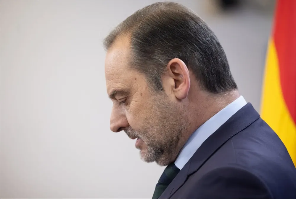 El exministro de Transportes y diputado del PSOE, José Luis Ábalos, durante una rueda de prensa, en el Congreso de los Diputados, a 27 de febrero de 2024, en Madrid (España).