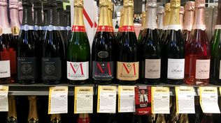 Trump sube la apuesta en la guerra comercial y amenaza con aranceles de 200% al champagne y vino de la UE