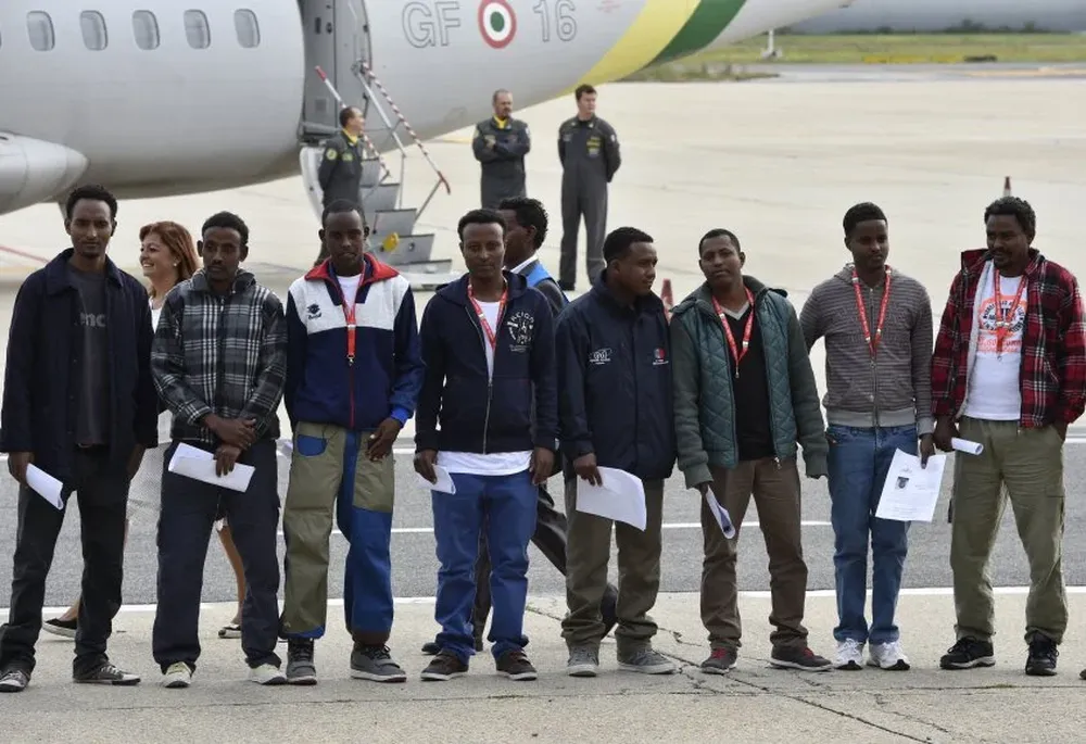 Parte del grupo, antes de abordar el avión.