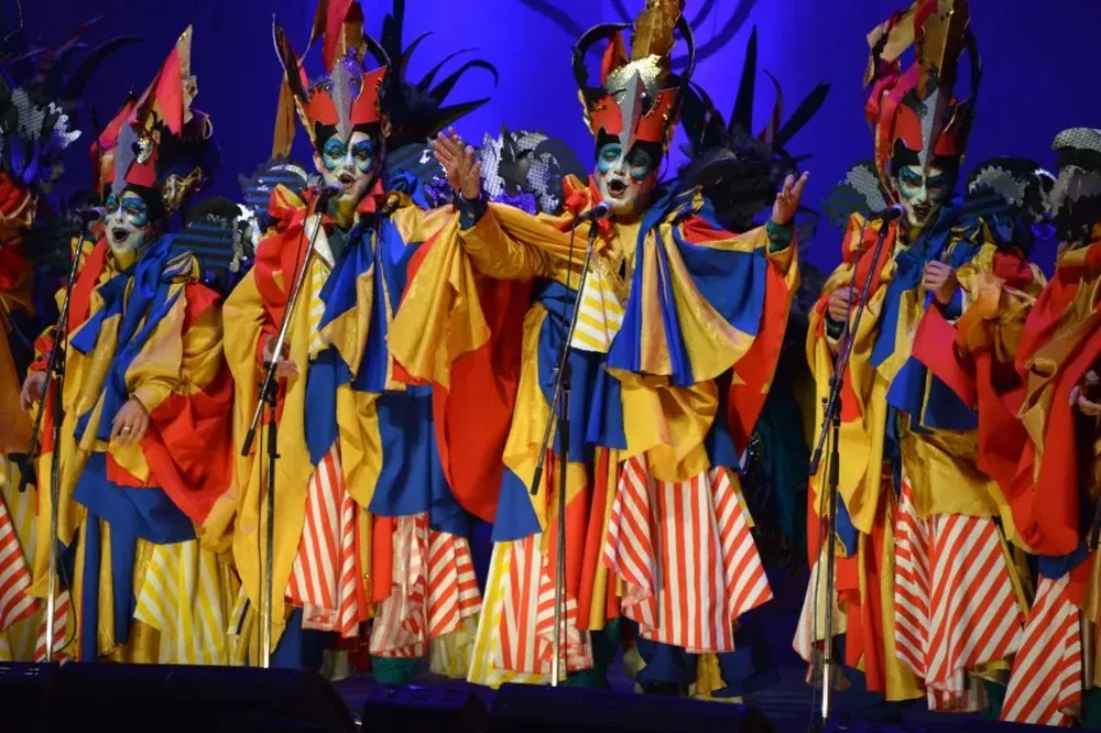 La murga La Margarita durante su espectáculo en el Teatro de Verano.