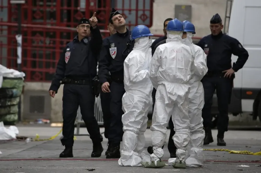 Los trabajos de investigación continuaron ayer en Saint-Denis, al norte de París