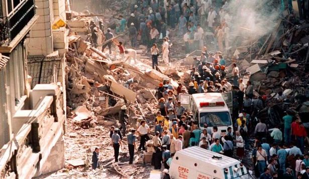 La explosión en la Embajada de Israel en Argentina causó la muerte de 29 personas (22 víctimas identificadas) y dejó más de 200 heridos.