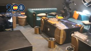 Imágenes del operativo en el falso karaoke en Parla, Madrid.