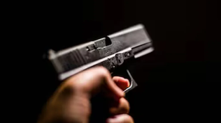 Hasta la modificación, el artículo 55 exigía que los legítimos usuarios fueran mayores de 21 años.