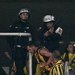 Incidentes entre la Policía e hinchas de Peñarol