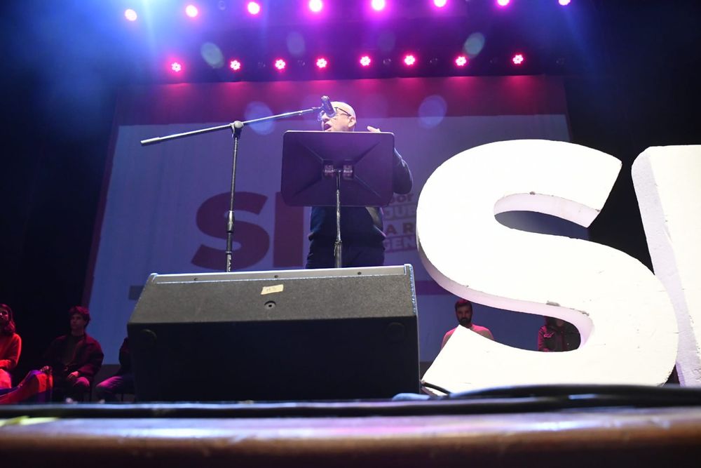 Lanzamiento de campaña del plebiscito seguridad social en el Teatro El Galpón. Archivo