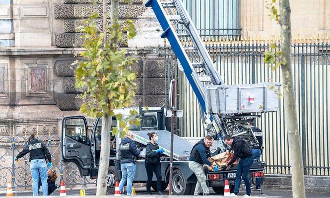 La escalera mecánica utilizada en el robo del Louvre el 19 de octubre.