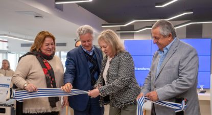 UTE inaugura oficina en Montevideo Shopping y nuevos puntos de carga para vehículos eléctricos
