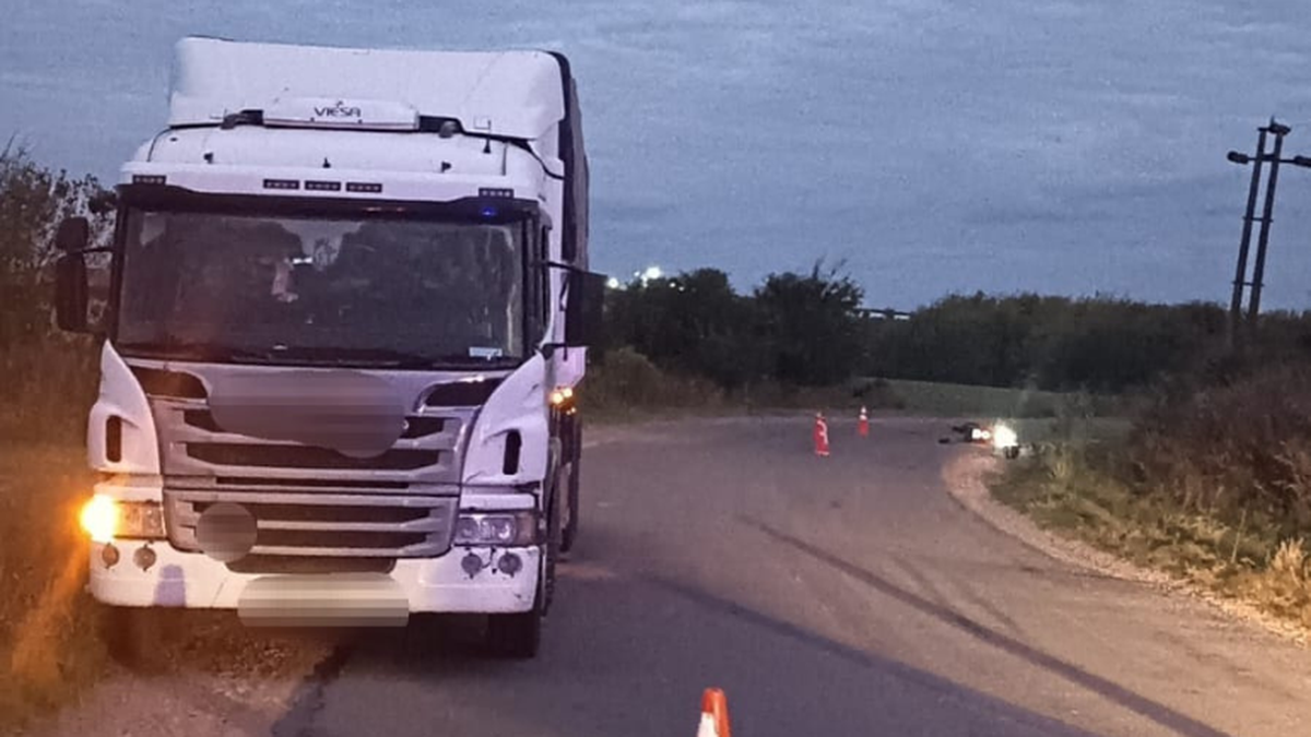 Accidente fatal en Soriano: una persona falleció tras choque entre camión y moto en Ruta 95