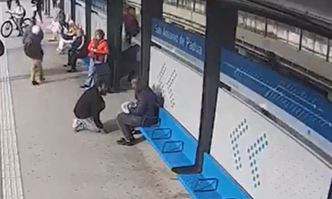 Padua: captaron en cámaras de seguridad un caso de violencia de género en la estación del Sarmiento