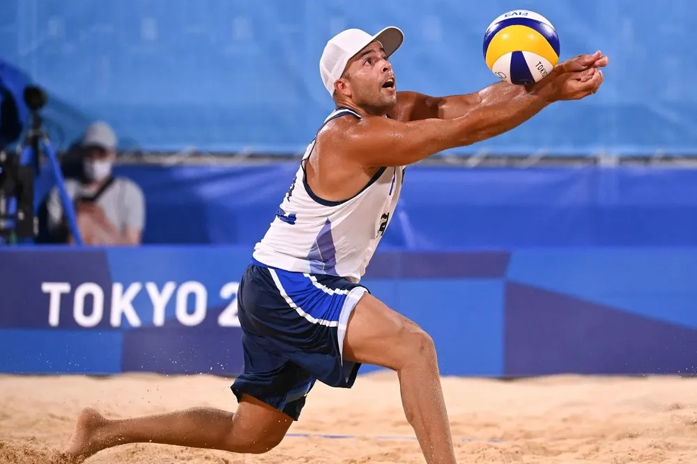 Carámbula, zurdo, defensor y dueño del saque sensación del circuito mundial