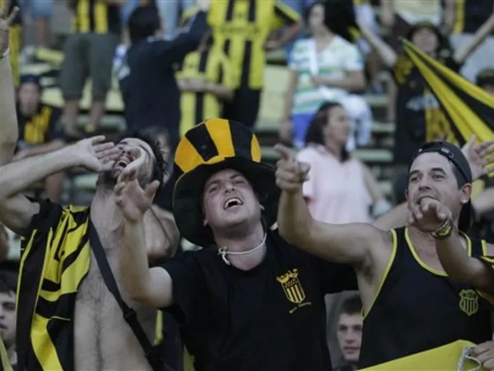 Los hinchas disfrutaron del triunfo de su equipo en el Malvinas Argentinas