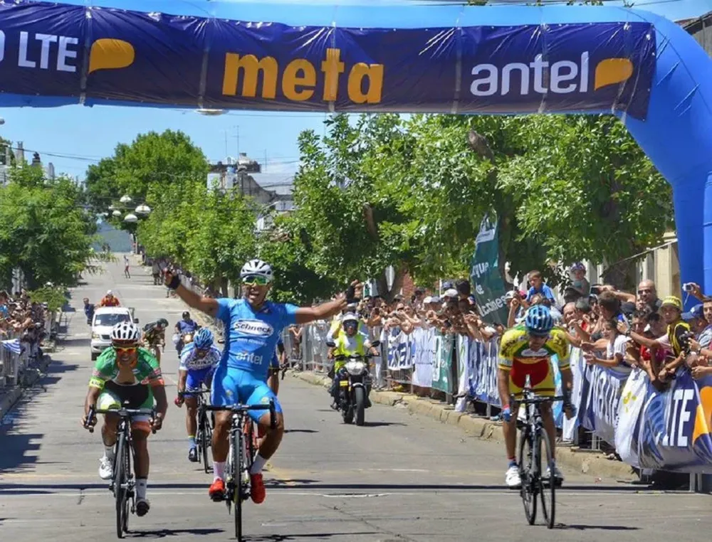 Así fue la llegada con el triunfo de Aguilar en Minas