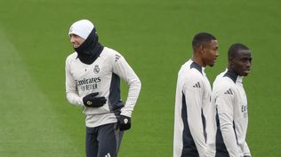 Valverde (izda), Alaba (c) y Mendy 