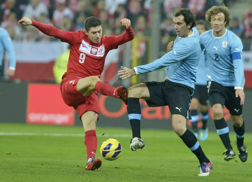 Robert Lewandowski y Diego Godín