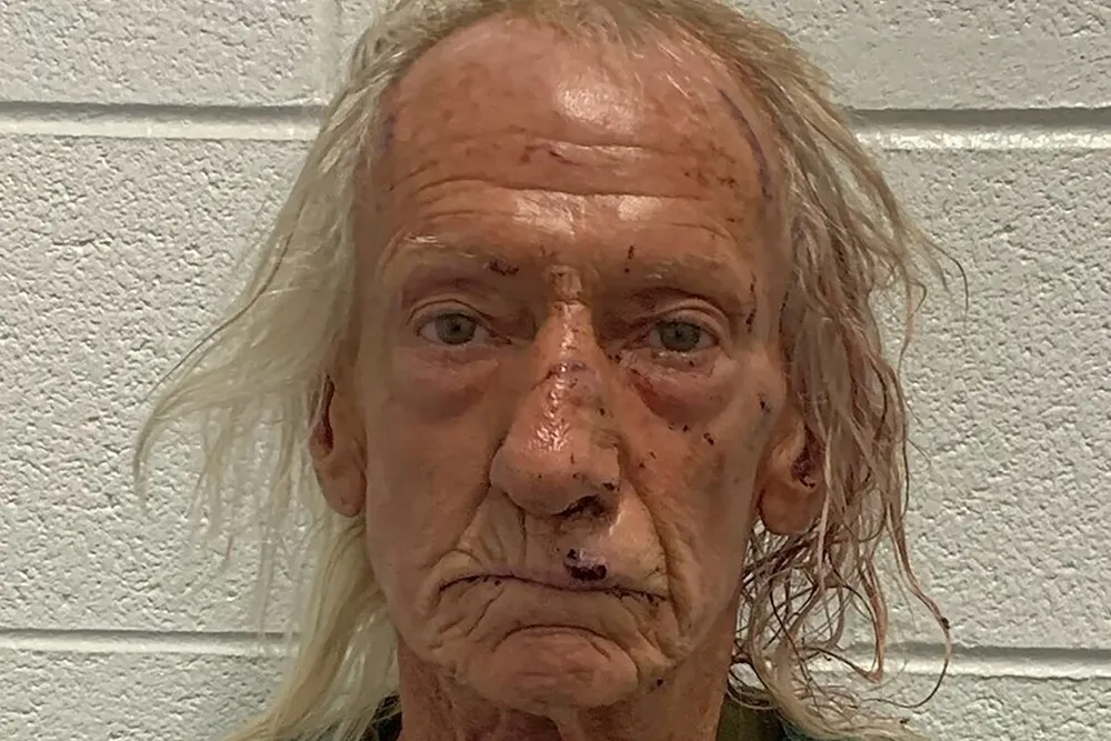 El asesino fue identificado por la oficina del sheriff como Joseph Czuba, de 71 años, propietario de una residencia en el condado de Will, en Illinois.