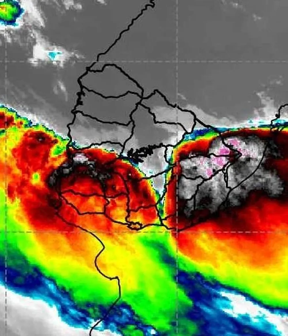 Imagen satelital de Inumet sobre las 21:20