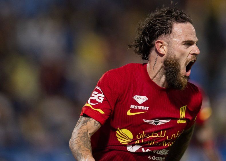 Nahitan Nández celebra su gol agónico