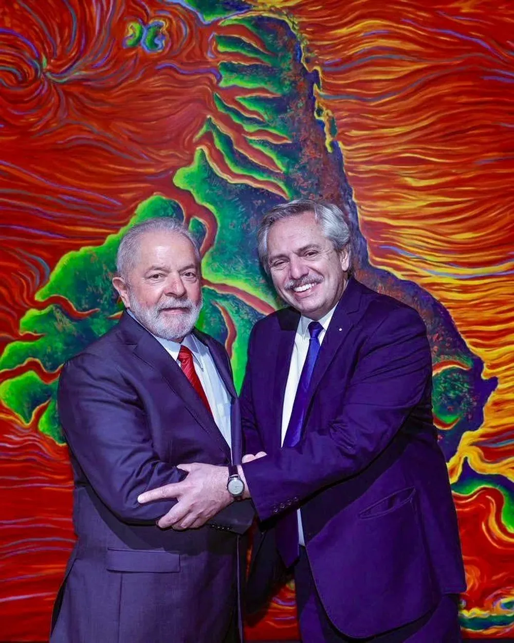 Lula y Alberto Fernández celebrando la victoria