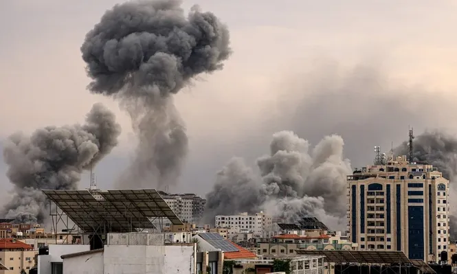 Bombardeo de Israel sobre la Franja de Gaza, un territorio bloqueado.