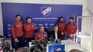 Primera conferencia de prensa de Martín Lasarte como entrenador de Nacional, acompañado del presidente Alejandro Balbi, y de sus colaboradores Néstor Conde, Marcelo Tulbovitz, Mauricio Victorino y Sebastián Flores