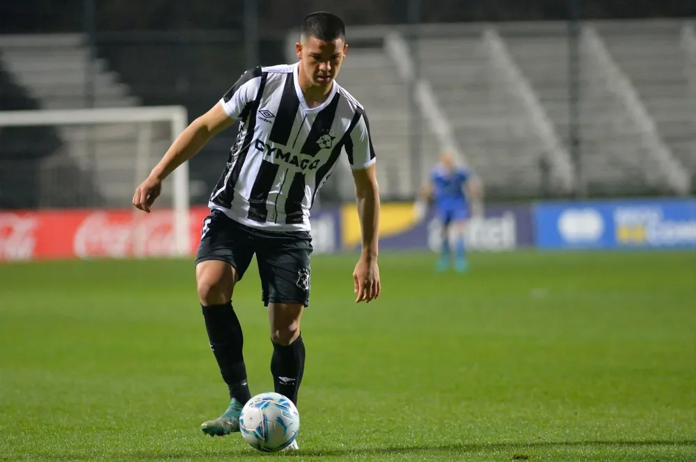 La pelota siempre al 5: así juega Wanderers