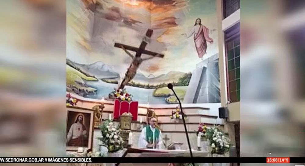 un cura murió en Ecuador cuando la cruz de la iglesia se le cayó en la cabeza