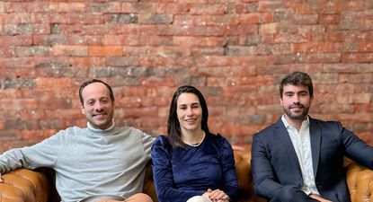 Arthur Silva, fundador de Zest; María Noel Hernández, directora de Wealth Management en Zest; y Rodolfo Bastos, director internacional de XP Investments US