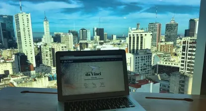 Vista de la Torre Bellini en Buenos Aires, en donde se encuentra WeWork, cowork en el que se instaló da Vinci