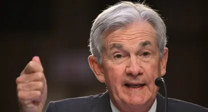 Powell advierte que tasas de la Fed podrían subir más de lo previsto