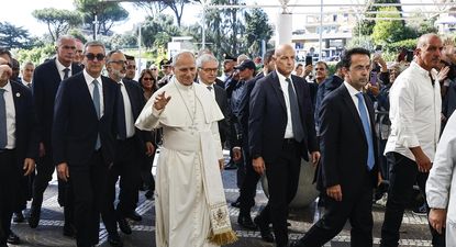 el papa leon xiv suspende su agenda publica hasta el 20 de octubre y se somete a una cirugia pulmonar