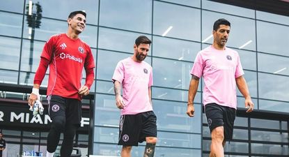 Oscar Ustari junto a Lionel Messi y Luis Suárez en Inter Miami