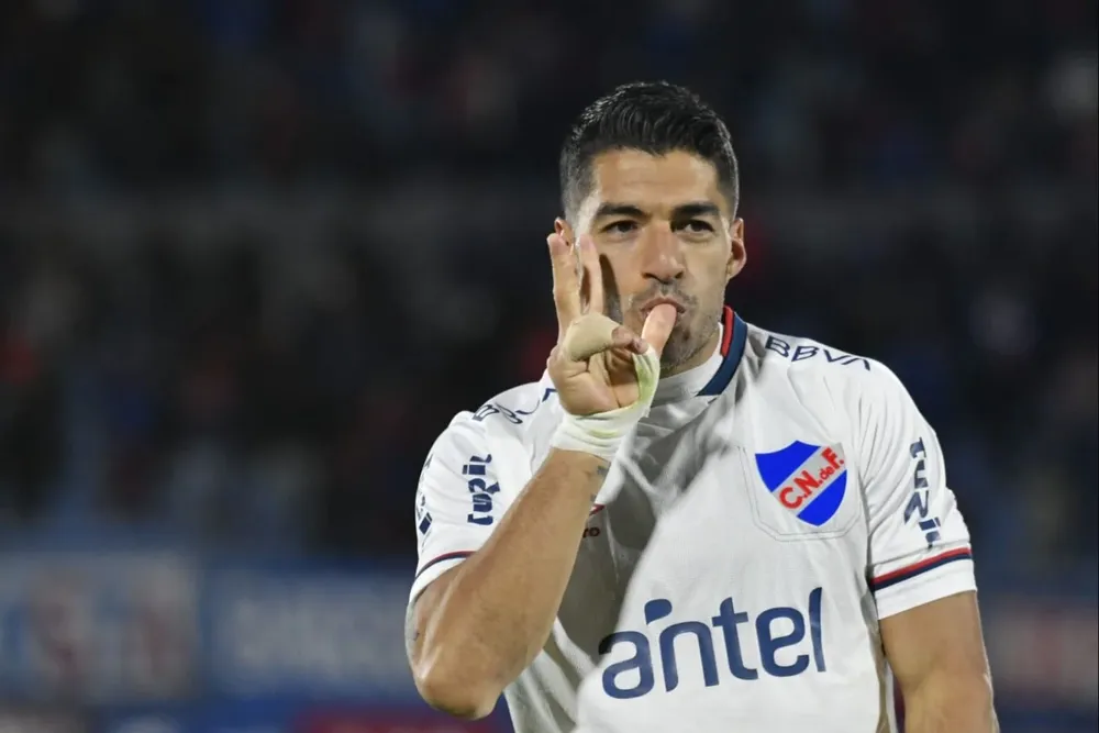 Luis Suárez celebra el gol ante Albion