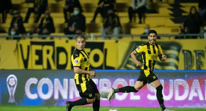 Gargano con la pelota, Juan Ramos y los hinchas en la platea
