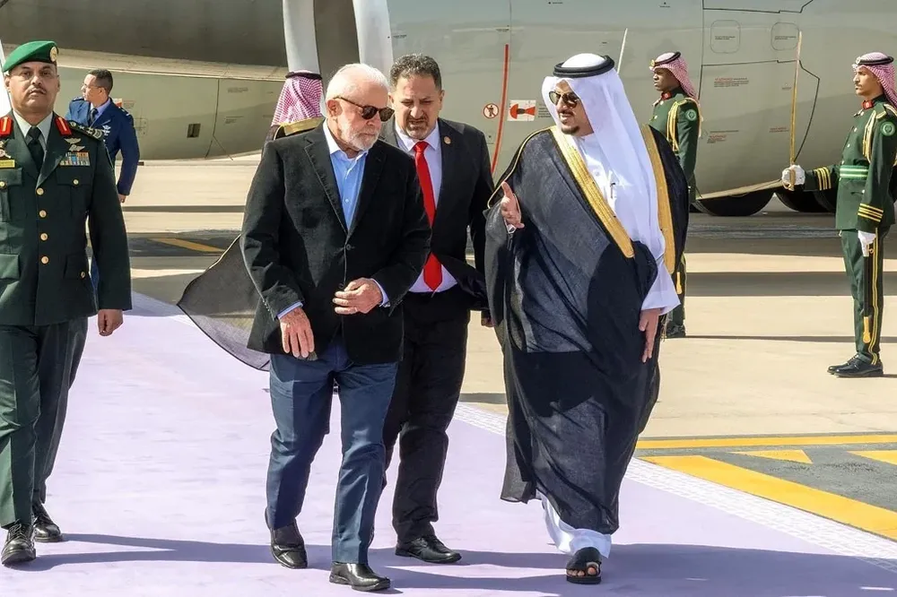 Lula da Silva hizo el anuncio confirmado por la OPEP+ en el marco de la gira que realiza por Arabia Saudita, Catar y Emiratos Árabes Unidos.