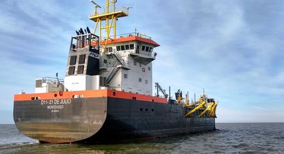 Draga de la Administración Nacional de Puertos 