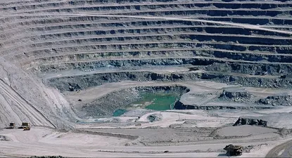 El “Royalty” fija además una tasa impositiva máxima efectiva, el techo que pagarán las grandes mineras en tributos, del 46,5 % de la ganancia operativa.