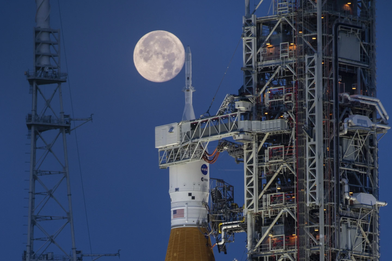 Trump se mete de lleno en la carrera espacial: cómo es el plan para llevar a miles de estadounidenses a la Luna