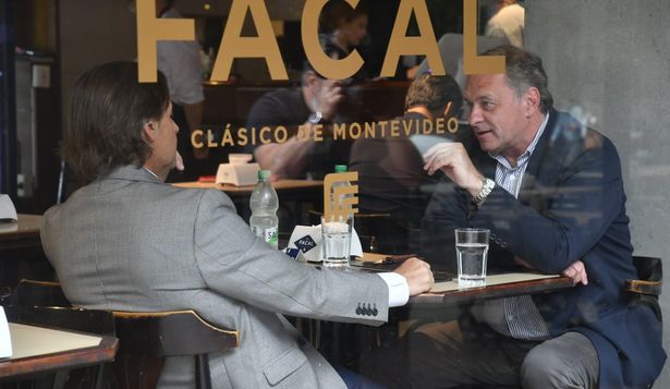 Lacalle Pou y Delgado en el bar Facal