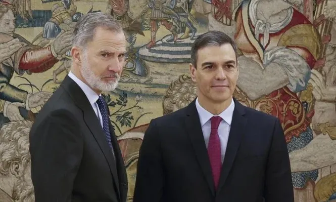 El Rey Felipe Vi y el presidente en funciones, Pedro Sánchez.