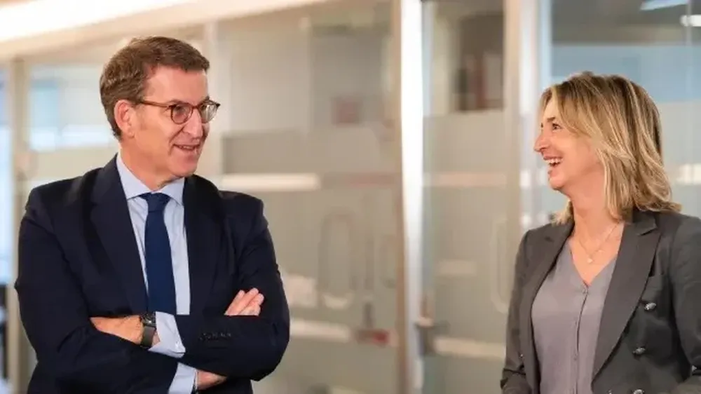 El líder del PP, Alberto Núñez Feijóo, junto a la portavoz en el Senado, Alicia García