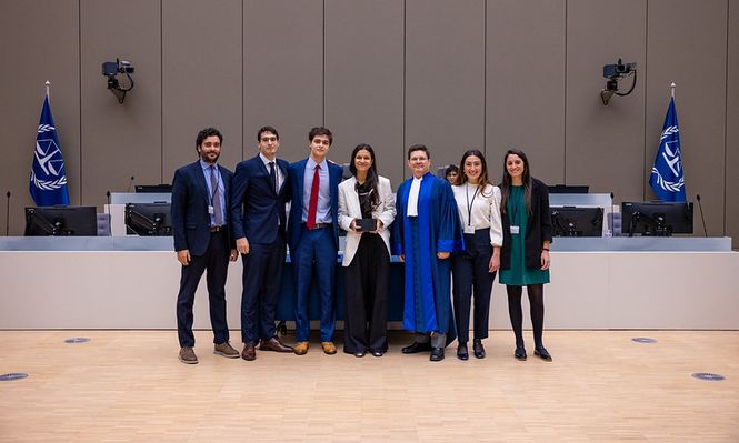 Estudiantes de la Facultad de Derecho ganaron concurso
