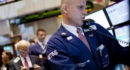 El mercado bursátil abre la semana con pesimismo por la escalada del conflicto en Rusia.