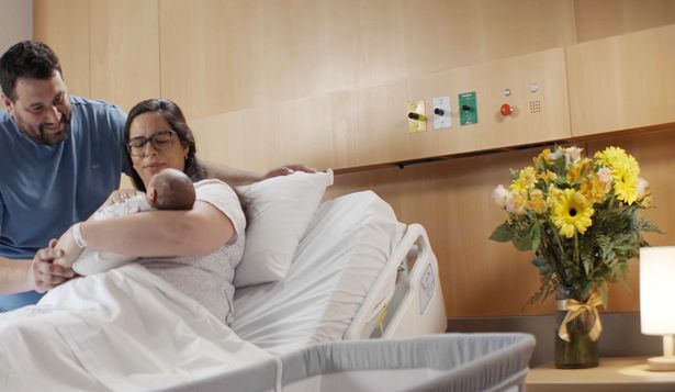 CASMU recibió al primer bebé del año regalando la suite presidencial a su madre