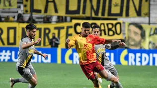 Machado maniobrando ante Ramos y Trindade