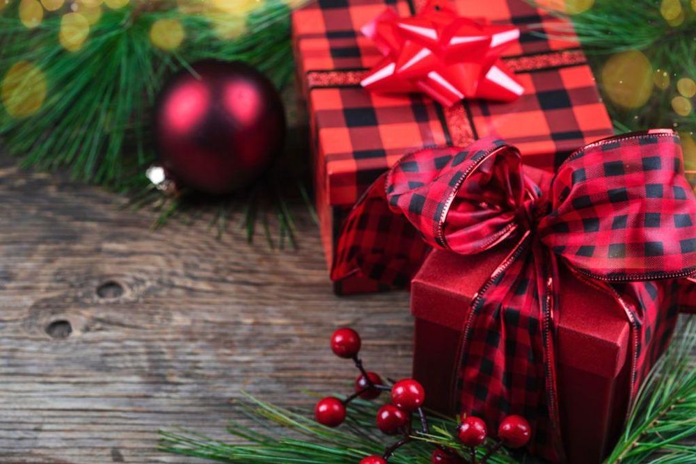La idea es evitar el desperdicio de papel y cinta adhesiva en el proceso de envolver los regalos.